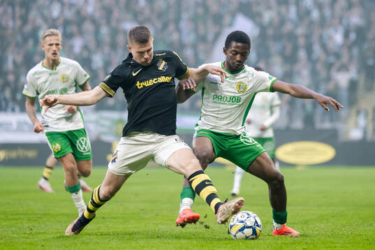 AIKs Mads Døhr Thychosen och Hammarbys Bouzomana Toure