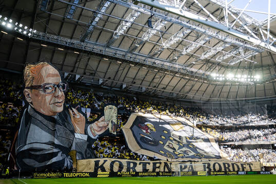 AIKs supportrar med tifo