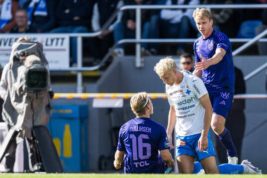 Djurgårdens Tobias Gulliksen och Värnamos Victor Larsson