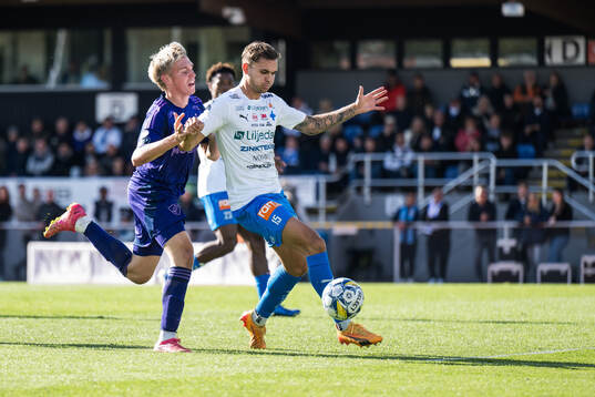Djurgårdens Santeri Haarala och Hammarbys Marc Llinares