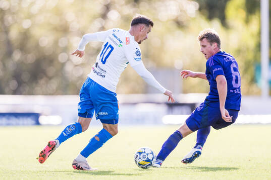 Värnamos Ajdin Zeljkovic och Djurgårdens Rasmus Schuller