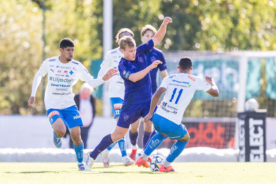 Värnamos Luke Le Roux och Djurgårdens Rasmus Schuller