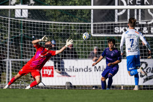 Värnamos Simon Thern (ej i bild) gör 1-1 bakom