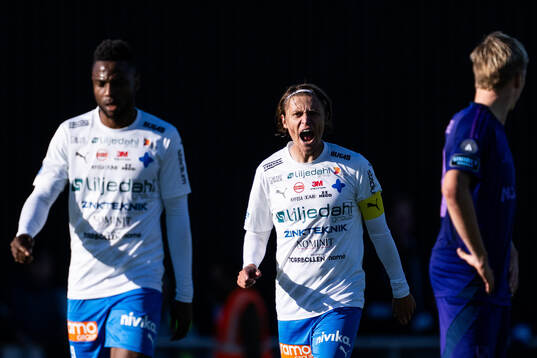Bläddra bland fler bilder av Fotboll, Allsvenskan, Värnamo - Djurgården