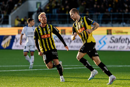 Häckens Simon Gustafson jublar
