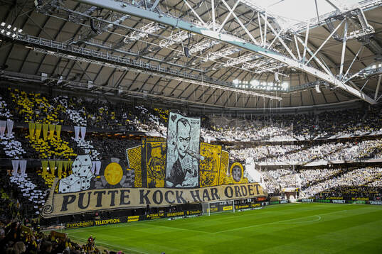 AIKs supportrar med tifo