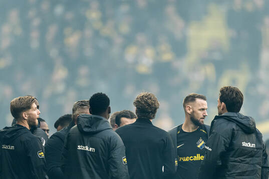 AIKs Alexander Milosevic vid ett spelavbrott