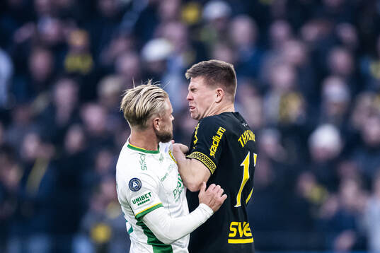 Hammarbys Simon Strand och AIKs Mads Døhr Thychosen i