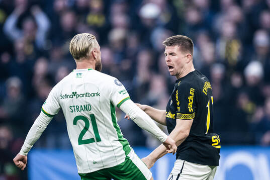 Hammarbys Simon Strand och AIKs Mads Døhr Thychosen i