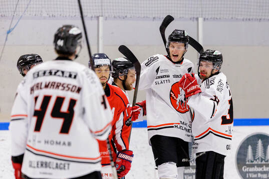 Vita Hästens Melvin Krause jublar