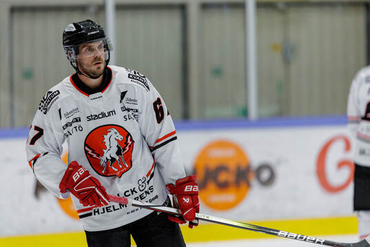 Vita Hästens John Moberg