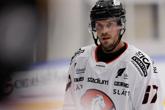 Vita Hästens John Moberg