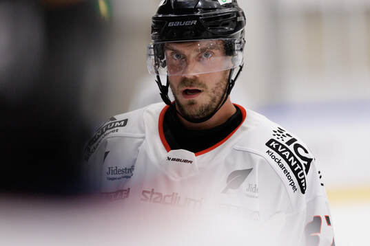 Vita Hästens John Moberg