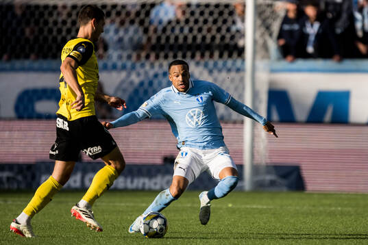 Mjällbys Rasmus Wikström och Malmö FFs Martin Olsson