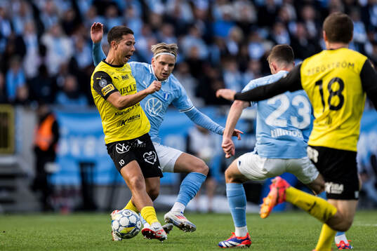Mjällbys Nicklas Røjkjær och Malmö FFs Jens Stryger