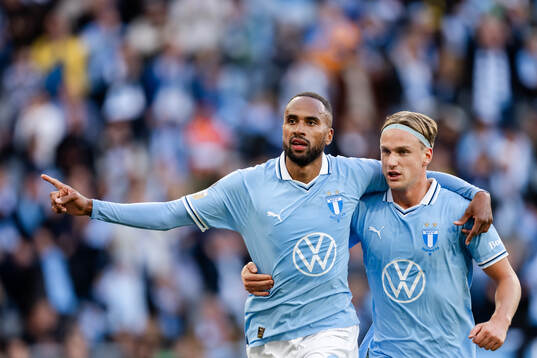 Malmö FFs Isaac Kiese Thelin och Erik Botheim jublar