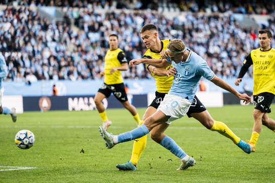 Malmö FFs Otto Rosengren och Mjällbys Rasmus Wikström