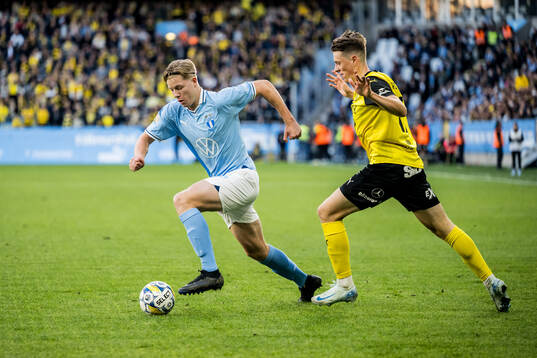 Malmö FFs Nils Zätterström och Mjällbys Elliot Stroud
