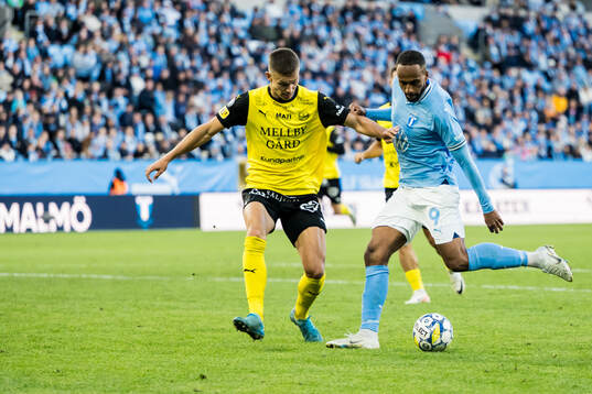 Mjällbys Arvid Brorsson och Malmö FFs Isaac Kiese Thelin