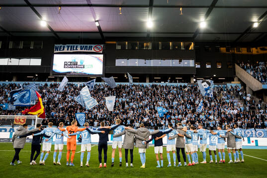 Malmö FFs spelare jublar efte fotbollsmatchen i