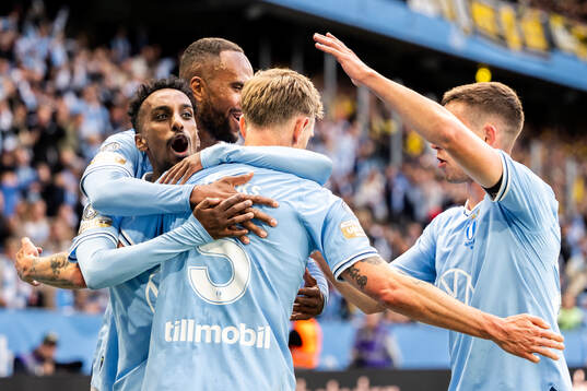 Malmö FFs Søren Rieks jublar med Taha Ali, Isaac Kiese