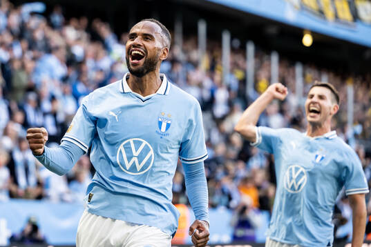 Malmö FFs Isaac Kiese Thelin och Lasse Berg Johnsen jublar