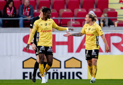 Elfsborgs Terry Yegbe och Niklas Hult jublar