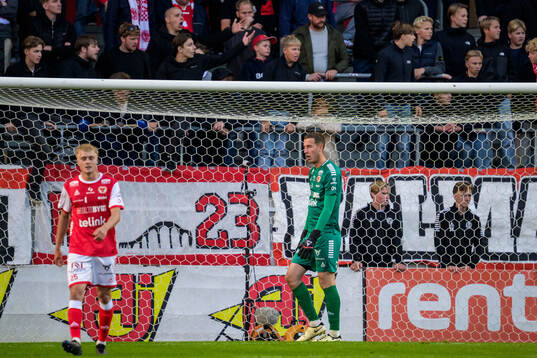 Kalmars Rony Jansson och målvakt Samuel Brolin deppar