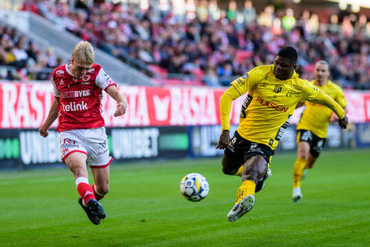 Kalmars Rony Jansson och Elfsborgs Terry Yegbe