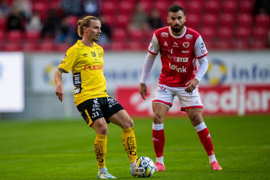 Elfsborgs Niklas Hult och Kalmars Dino Islamovic