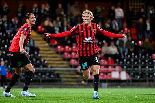 Brommapojkarnas Alexander Jensen jublar