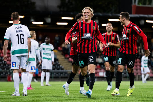 Brommapojkarnas Alexander Jensen jublar