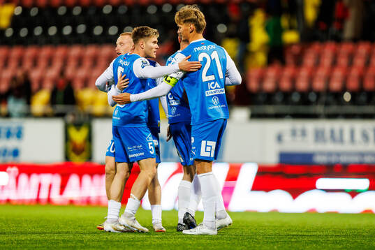 IK Oddevolds Anton Snibb och Alexander Almqvist jublar