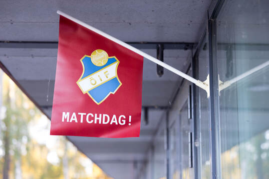 Flagga med Östers klubbmärke
