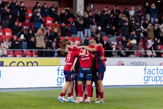 Östers spelare jublar