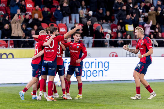 Östers spelare jublar