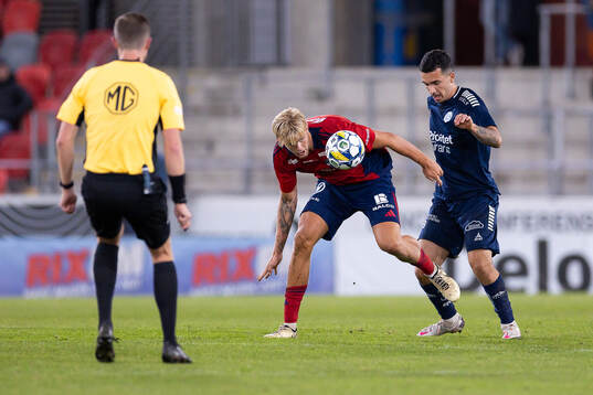 Östers Mattis Adolfsson och Utsiktens Lucas Lima