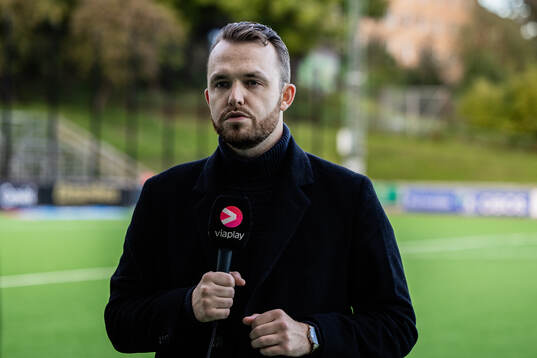 Viaplays kommentator Gustav Karlsson