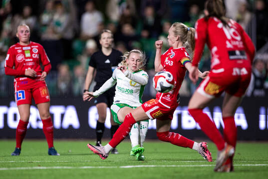 Hammarbys Emilie Joramo och KIF Örebros Minea Lassas