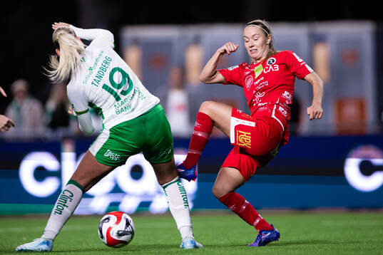 Hammarbys Cathinka Tandberg och KIF Örebros Amanda Altheden