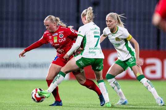 KIF Örebros Viivi Ollonqvist och Hammarbys Alice Carlsson