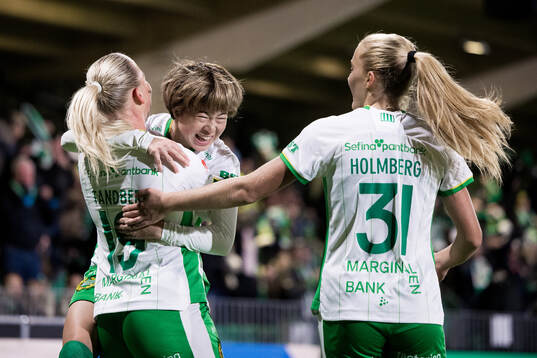 Hammarbys Cathinka Tandberg , Asato Miyagawa och Smilla