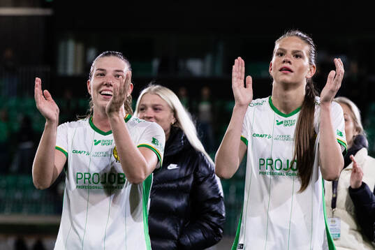 Hammarbys Emma Westin och Bella Andersson jublar