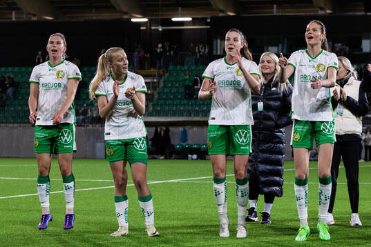 Hammarbys Jonna Andersson, Smilla Holmberg, Emma Westin och