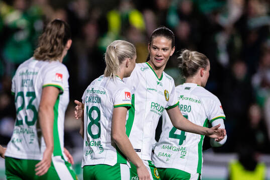 Hammarbys Alice Carlsson jublar med Bella Andersson