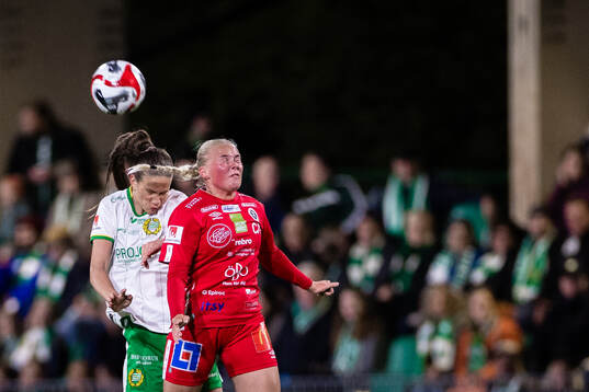 Hammarbys Bella Andersson och KIF Örebros Viivi Ollonqvist