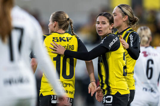 Häckens Anna Anvegård, Tabby Tindell och Paulina Nyström