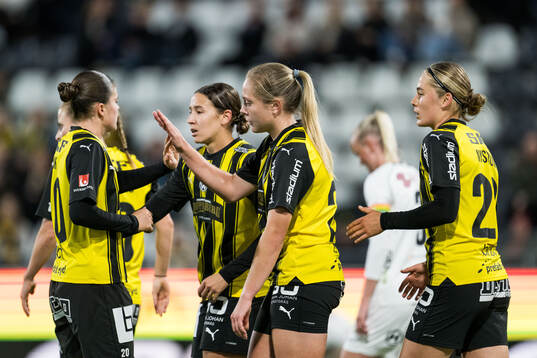 Häckens Hanna Wijk, Tabby Tindell, Alice Bergström och