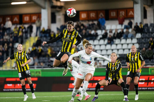 Häckens Tabby Tindell och Växjö DFFs Mimmi Nurmela