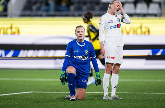 Växjö DFFs målvakt Maja Bay Østergaard och Emma